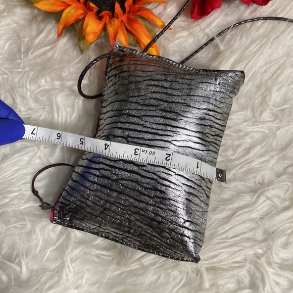 B MAY Crossbody (Beautiful metallic and unique Size) - Picture 6 of 6